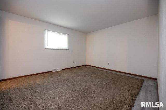 100 JUNIPER Lane, East Peoria, IL 61611