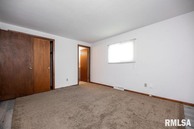 100 JUNIPER Lane, East Peoria, IL 61611