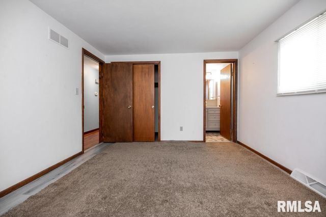 100 JUNIPER Lane, East Peoria, IL 61611