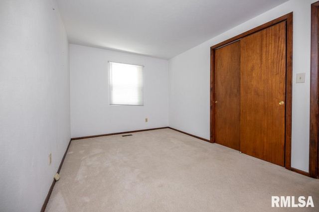 100 JUNIPER Lane, East Peoria, IL 61611