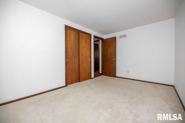 100 JUNIPER Lane, East Peoria, IL 61611