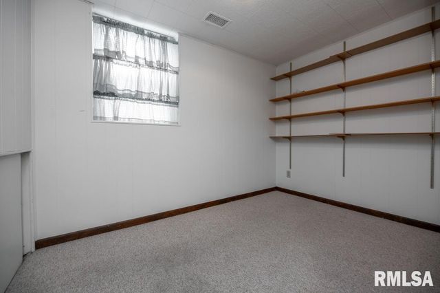 100 JUNIPER Lane, East Peoria, IL 61611