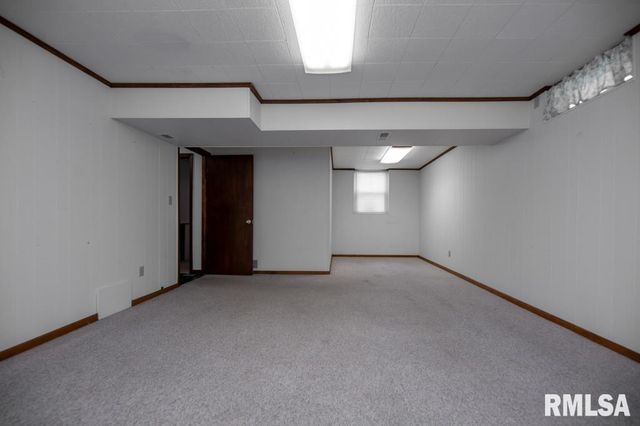 100 JUNIPER Lane, East Peoria, IL 61611