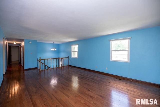 100 JUNIPER Lane, East Peoria, IL 61611