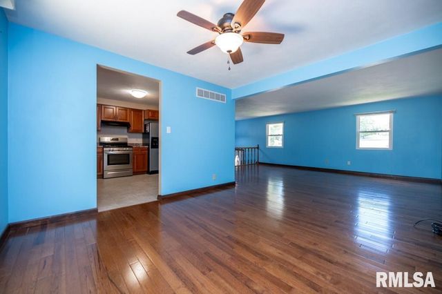 100 JUNIPER Lane, East Peoria, IL 61611