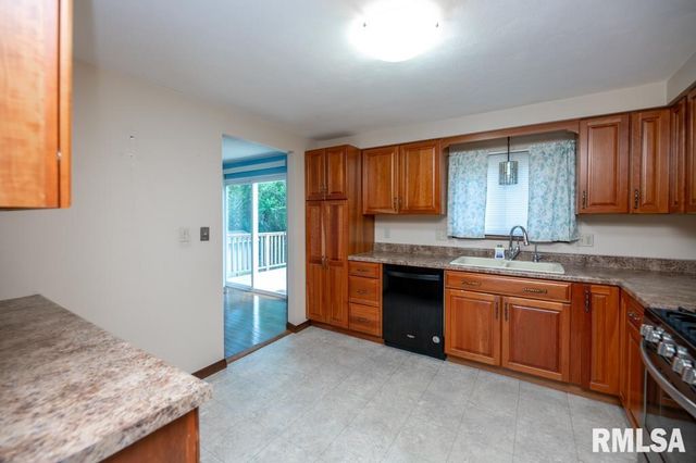 100 JUNIPER Lane, East Peoria, IL 61611