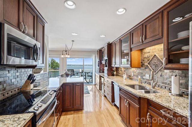 20427 Harborgate Court 606, Cornelius, NC 28031