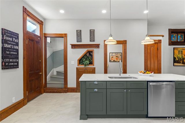 2346 Albion Place, St Louis, MO 63104