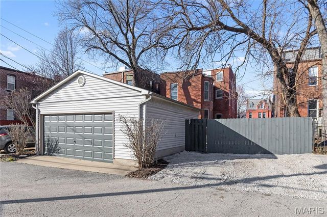 2346 Albion Place, St Louis, MO 63104