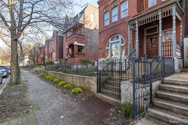 2346 Albion Place, St Louis, MO 63104