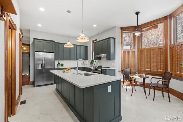 2346 Albion Place, St Louis, MO 63104