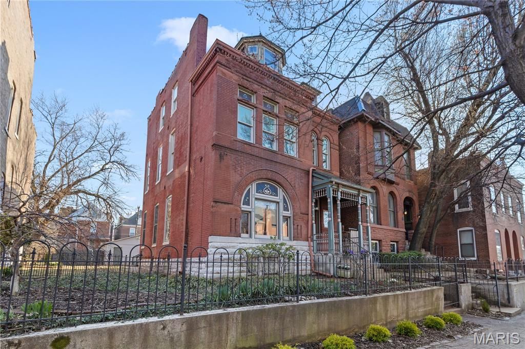 2346 Albion Place, St Louis, MO 63104