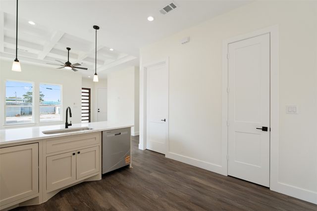 804 N Needmore, Athens, TX 75751