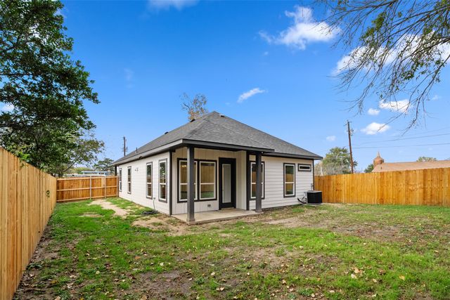 804 N Needmore, Athens, TX 75751