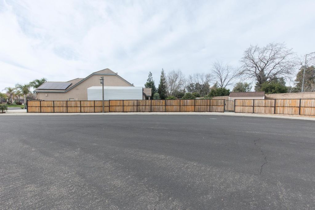 Image 64 of property listing at 3357 Buckingham Avenue, Clovis, CA 93619