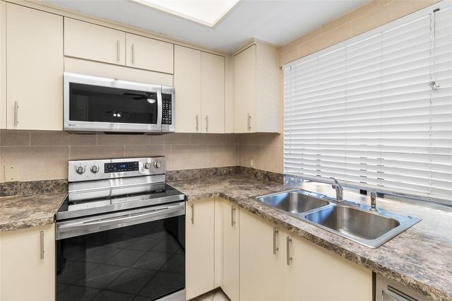 3016 LANDMARK BOULEVARD 401, Palm Harbor, FL 34684