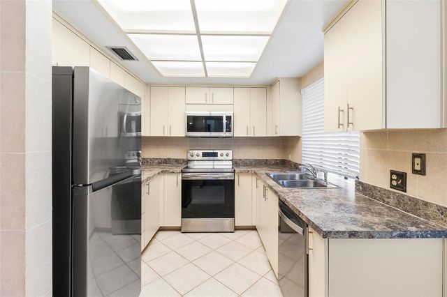 3016 LANDMARK BOULEVARD 401, Palm Harbor, FL 34684