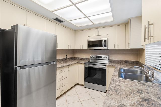 3016 LANDMARK BOULEVARD 401, Palm Harbor, FL 34684