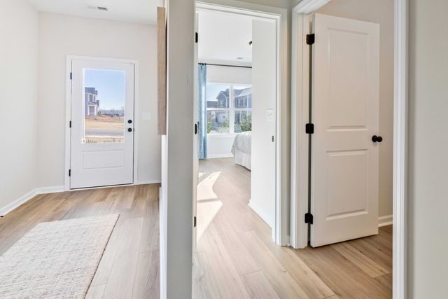 614 Nightengale Ridge Dr, Columbia, TN 38401