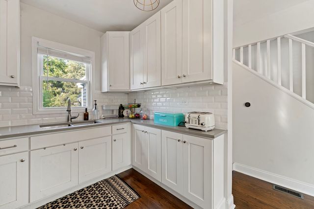 1488 Van Buren Avenue, Des Plaines, IL 60018