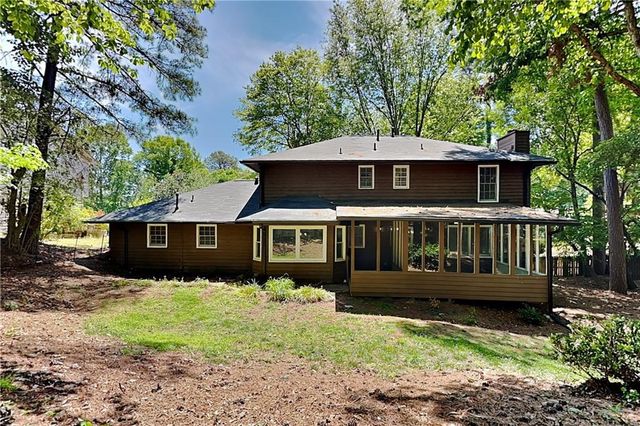 9880 Lake Forest Way, Roswell, GA 30076