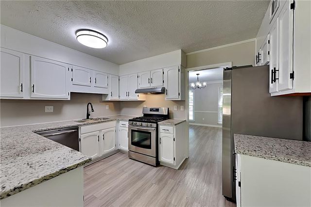 9880 Lake Forest Way, Roswell, GA 30076