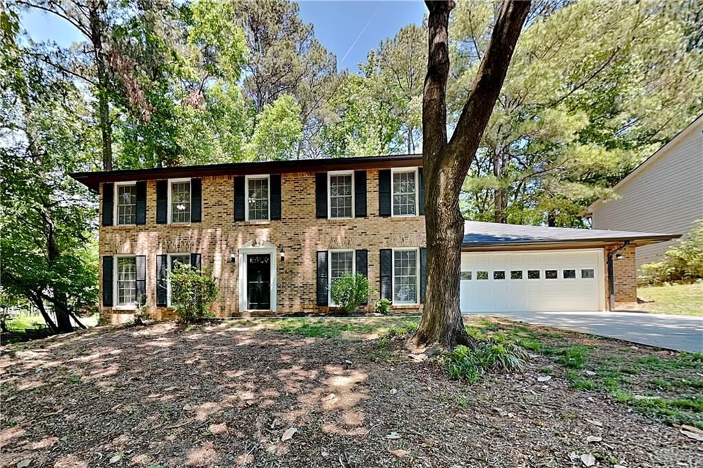 9880 Lake Forest Way, Roswell, GA 30076