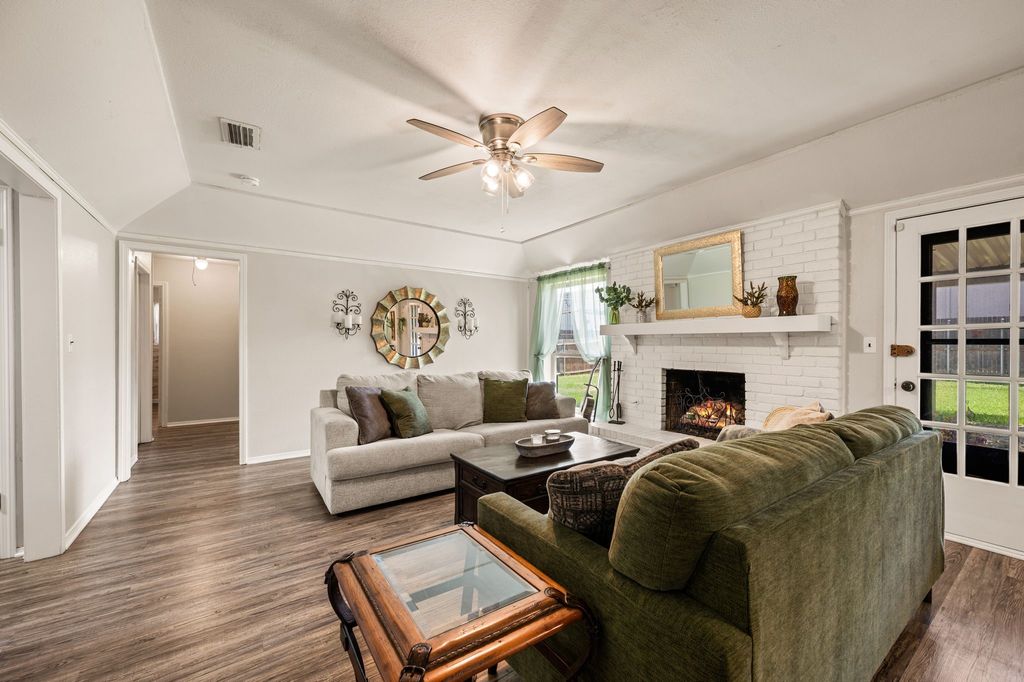 425 Glenwood Terrace, Hurst, TX 76053 — photo 3