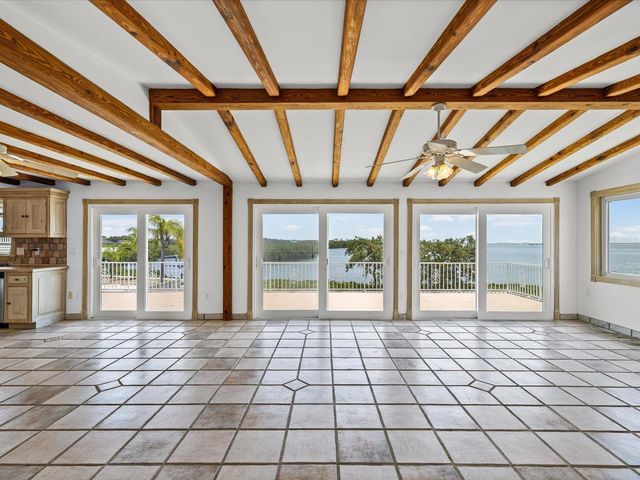 1647 SEA BREEZE DRIVE, Tarpon Springs, FL 34689