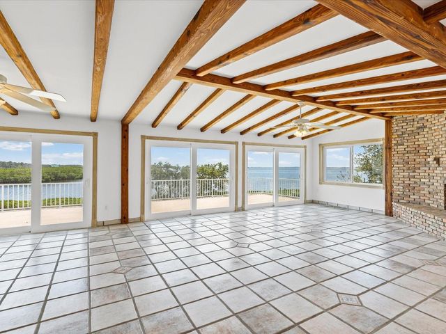 1647 SEA BREEZE DRIVE, Tarpon Springs, FL 34689