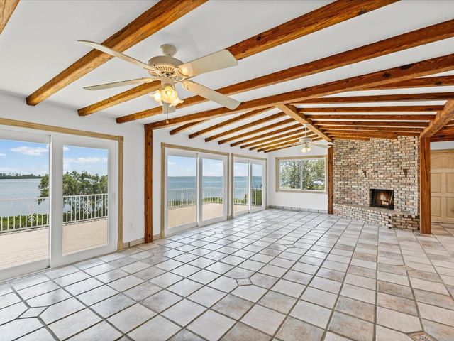 1647 SEA BREEZE DRIVE, Tarpon Springs, FL 34689