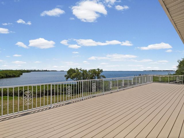 1647 SEA BREEZE DRIVE, Tarpon Springs, FL 34689
