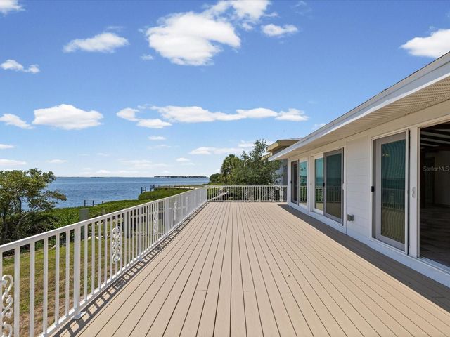 1647 SEA BREEZE DRIVE, Tarpon Springs, FL 34689