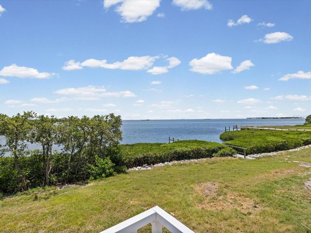 1647 SEA BREEZE DRIVE, Tarpon Springs, FL 34689