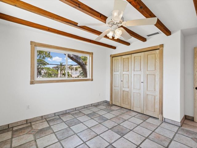 1647 SEA BREEZE DRIVE, Tarpon Springs, FL 34689