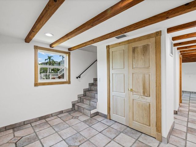 1647 SEA BREEZE DRIVE, Tarpon Springs, FL 34689
