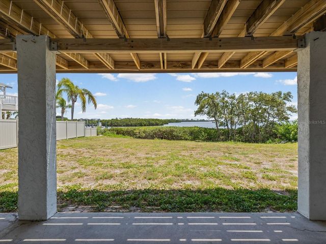 1647 SEA BREEZE DRIVE, Tarpon Springs, FL 34689