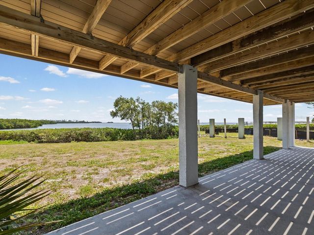 1647 SEA BREEZE DRIVE, Tarpon Springs, FL 34689