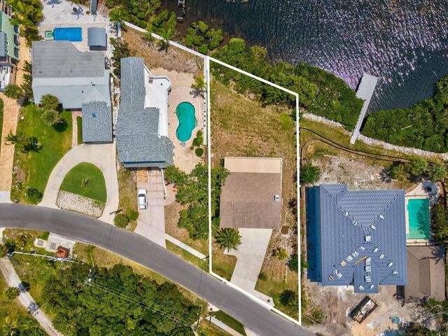 1647 SEA BREEZE DRIVE, Tarpon Springs, FL 34689