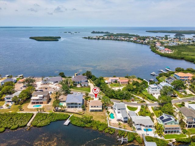 1647 SEA BREEZE DRIVE, Tarpon Springs, FL 34689