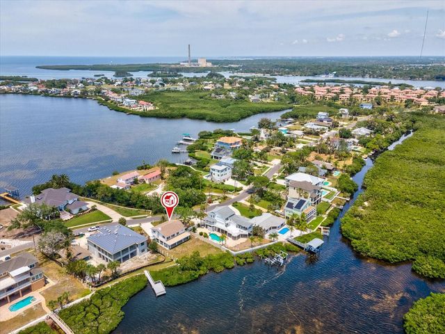 1647 SEA BREEZE DRIVE, Tarpon Springs, FL 34689