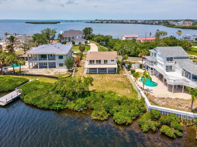 1647 SEA BREEZE DRIVE, Tarpon Springs, FL 34689