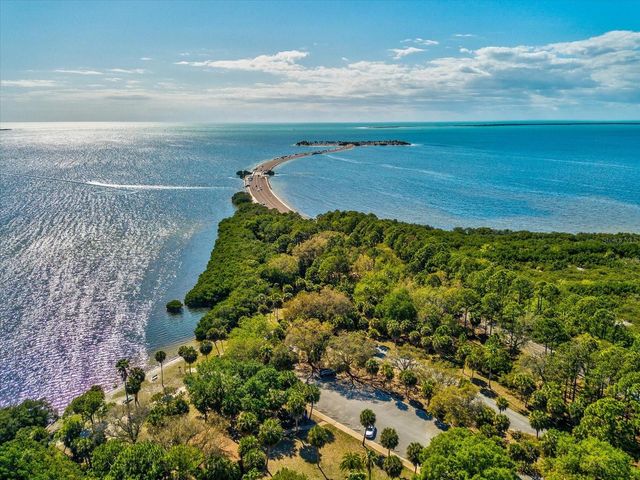 1647 SEA BREEZE DRIVE, Tarpon Springs, FL 34689