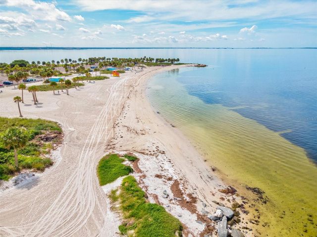 1647 SEA BREEZE DRIVE, Tarpon Springs, FL 34689