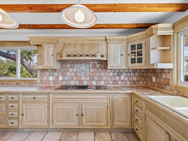1647 SEA BREEZE DRIVE, Tarpon Springs, FL 34689