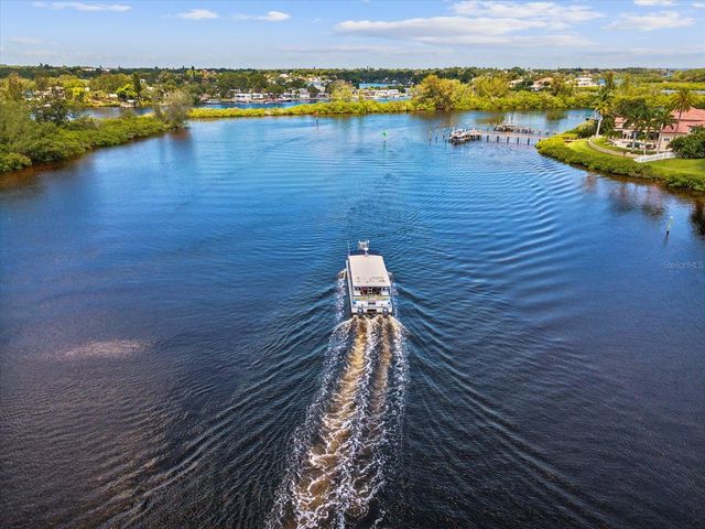 1647 SEA BREEZE DRIVE, Tarpon Springs, FL 34689