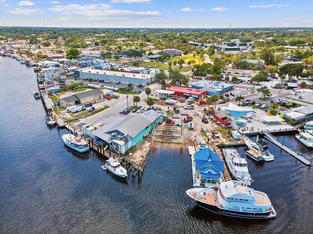 1647 SEA BREEZE DRIVE, Tarpon Springs, FL 34689