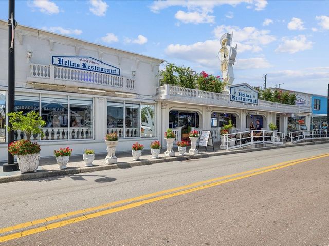 1647 SEA BREEZE DRIVE, Tarpon Springs, FL 34689