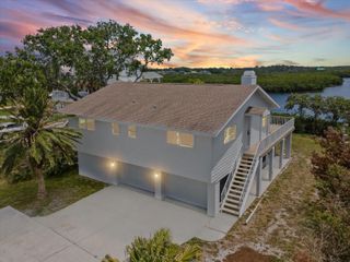 1647 SEA BREEZE DRIVE, Tarpon Springs, FL 34689