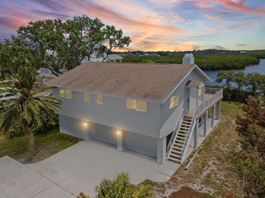 1647 SEA BREEZE DRIVE, Tarpon Springs, FL 34689